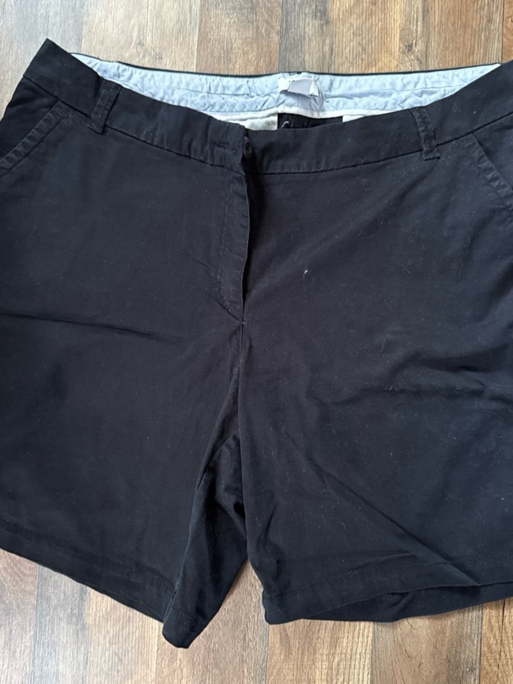 crown & ivy Black Mid-Rise Tailored Shorts